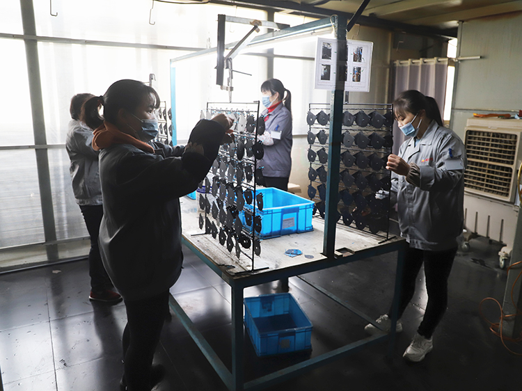 取掉螺絲孔硅膠